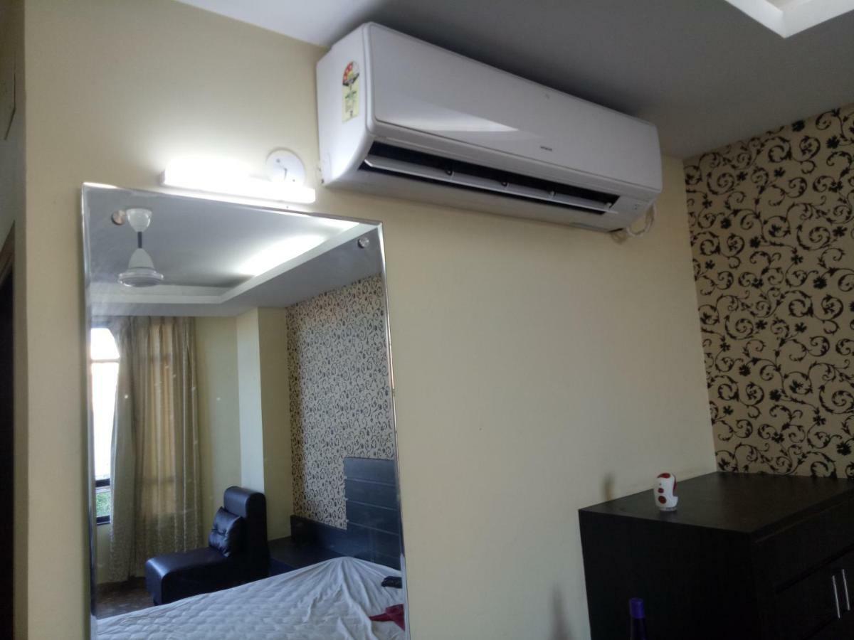Assam Jatri Niwas Hotel Puri Bagian luar foto
