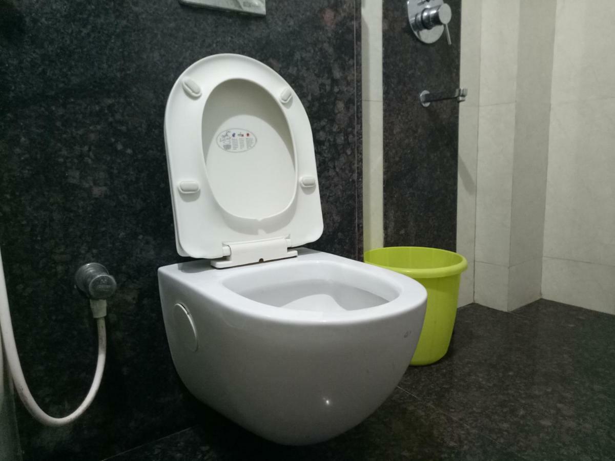 Assam Jatri Niwas Hotel Puri Bagian luar foto