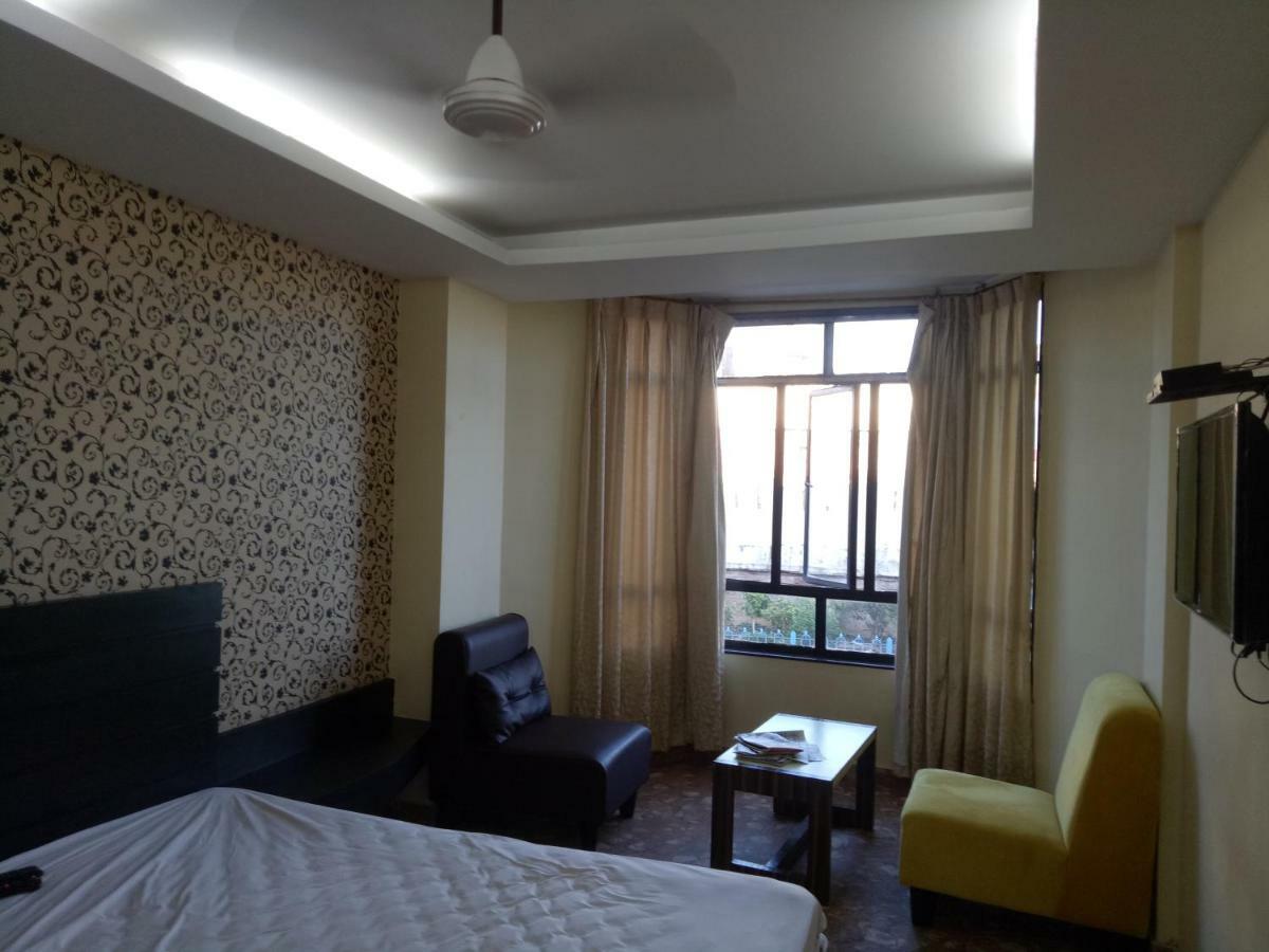 Assam Jatri Niwas Hotel Puri Bagian luar foto